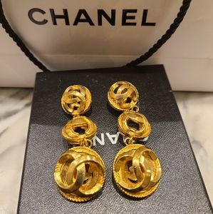 AUTH CHANEL CC LOGO 18K GOLD PLATED DANGLE CLIP-ON